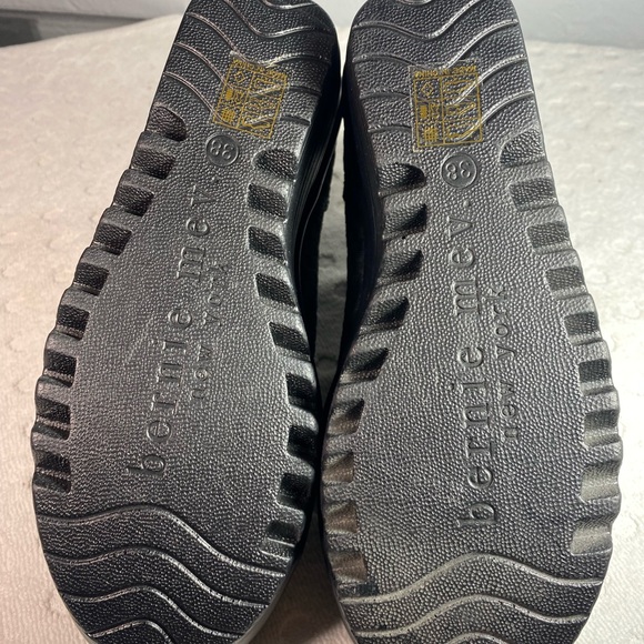 NWOT Bernie Mev Zig Zag Side Zip Ankle Bootie -  In Black - Picture 7 of 16